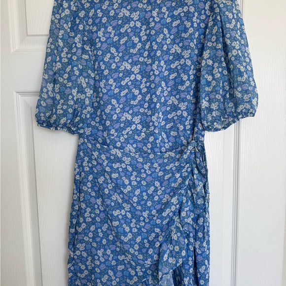 NA-KD frill detail mini dress in blue floral print - Picture 11 of 13